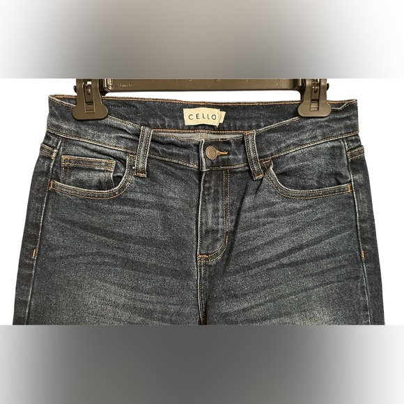 A pair of women’s CELLO Blue Denim Jeans size 1. - Picture 3 of 6